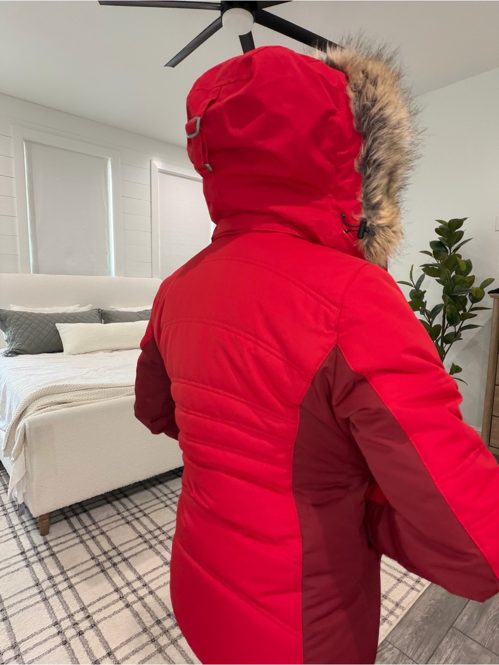 Obermeyer Red Ski Jacket with Faux Fur Trim - Picture 7 of 8
